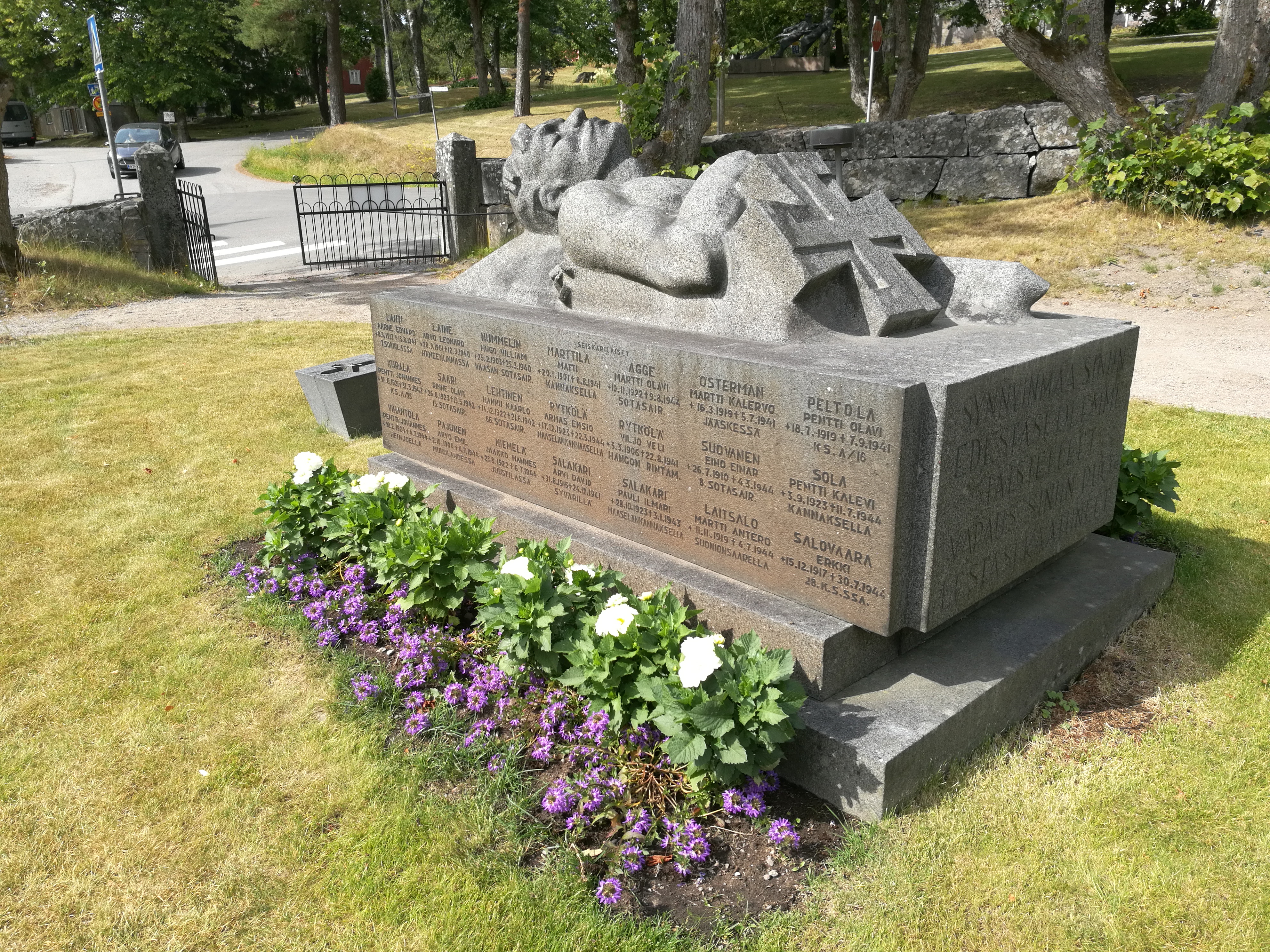 Rymättylän sankarihautausmaa Sankarihauta